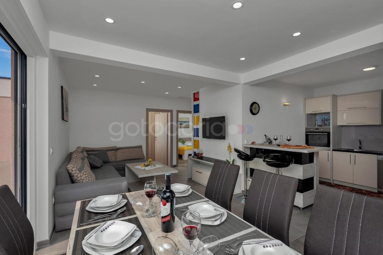Luxury Apartment Poseidon - Free Beach Parking Makarska Buitenkant foto