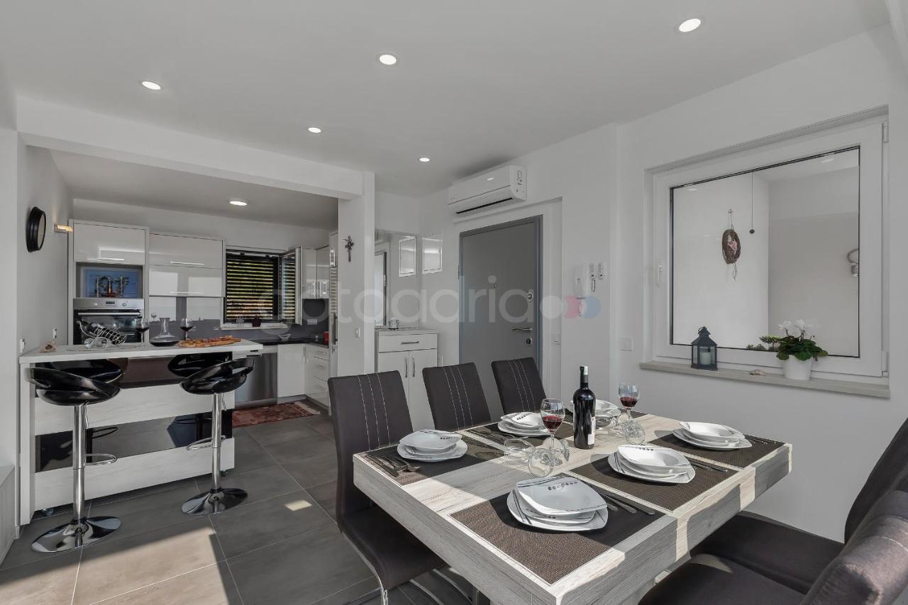 Luxury Apartment Poseidon - Free Beach Parking Makarska Buitenkant foto