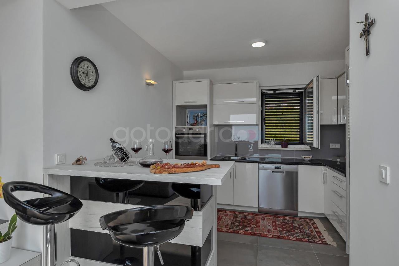 Luxury Apartment Poseidon - Free Beach Parking Makarska Buitenkant foto